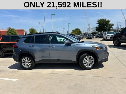 Used 2023 Toyota Corolla Cross LE AWD/4WD image 2