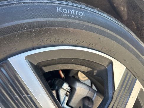 Used 2025 Nissan Sentra SV FWD image 28