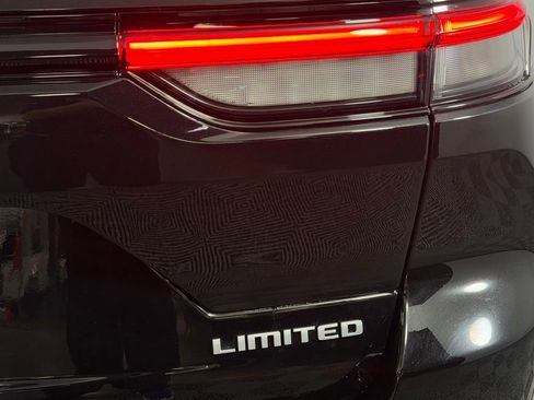 Used 2024 Jeep Grand Cherokee Limited image 12