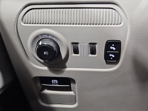 Used 2022 Jeep Wagoneer Series III w/ Premium Group I image 27