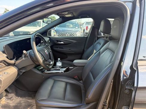 Used 2024 Buick Envista Sport Touring w/ Convenience I Package FWD image 8