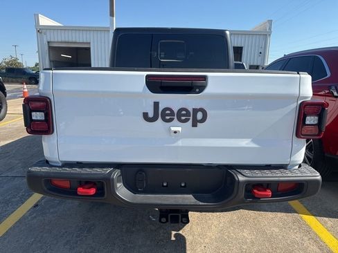 Used 2026 Jeep Gladiator Rubicon AWD/4WD image 3