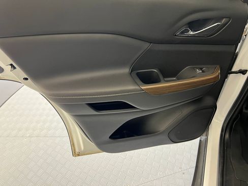 Used 2023 GMC Acadia SLE w/ Driver Convenience Package image 32