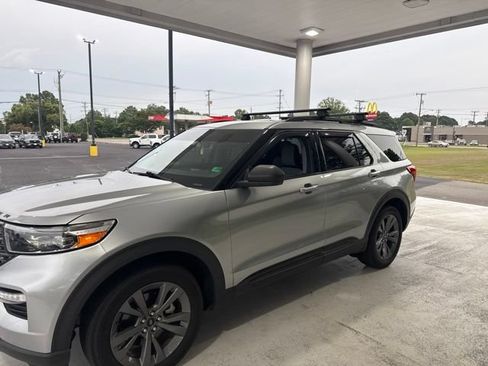 Used 2021 Ford Explorer XLT w/ Equipment Group 202A AWD/4WD image 7