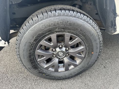 Used 2023 Toyota Tacoma SR5 w/ Technology Package AWD/4WD image 20
