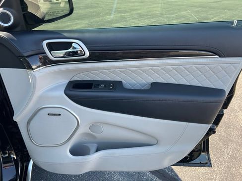 Used 2020 Jeep Grand Cherokee Summit AWD/4WD image 36