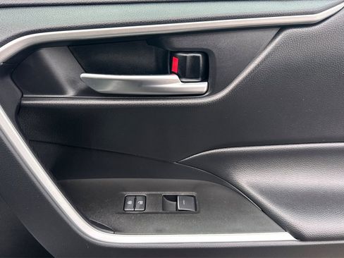 Used 2025 Toyota RAV4 XLE image 20