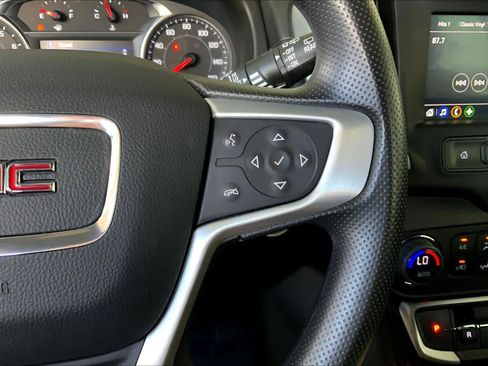Used 2023 GMC Terrain SLE w/ Driver Convenience Package image 23