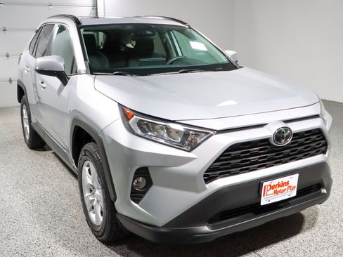 Used 2019 Toyota RAV4 XLE image 5