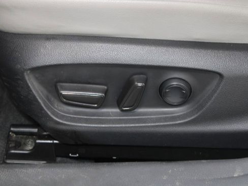 Used 2022 Toyota Camry SE FWD image 18
