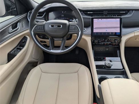 New 2025 Jeep Grand Cherokee Limited w/ Luxury Tech Group II RWD image 29