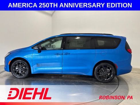 New 2027 Chrysler Pacifica Select FWD image 4