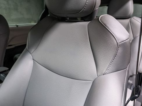Used 2023 Toyota Sienna XLE FWD image 25