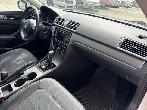 Used 2014 Volkswagen Passat TDI SE FWD image 20