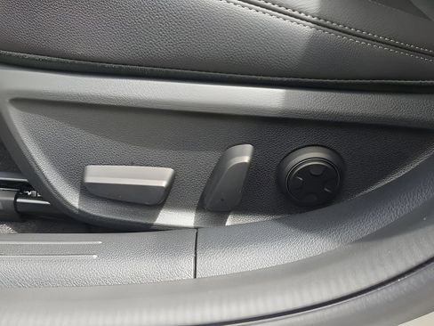 Used 2026 Genesis G70 2.5T image 19