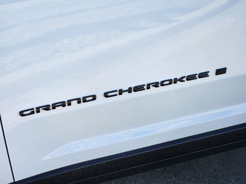 New 2025 Jeep Grand Cherokee L Altitude image 8