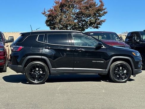 New 2026 Jeep Compass Latitude image 3
