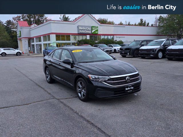 Used 2024 Volkswagen Jetta SE w/ Panoramic Sunroof Package FWD image 1