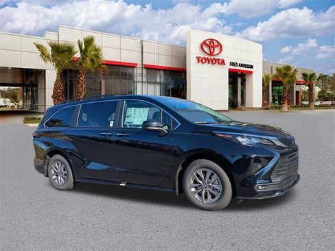 New 2026 Toyota Sienna XLE image 1