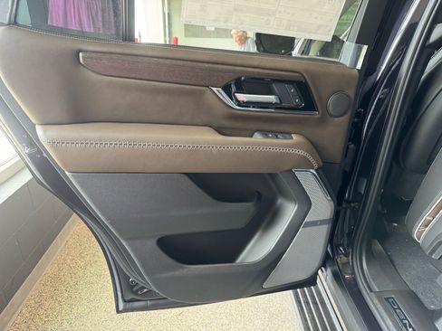 New 2026 GMC Yukon Denali Ultimate w/ LPO, Floor Liner Package AWD/4WD image 12