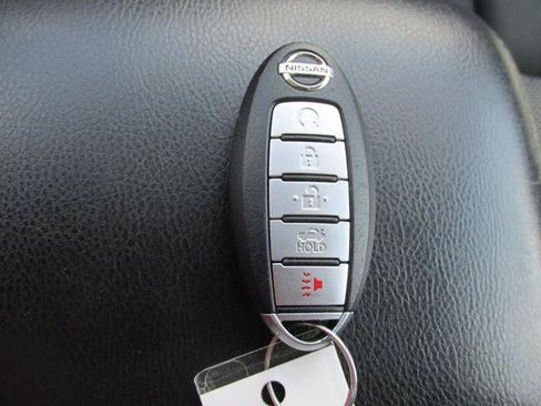Used 2019 Nissan Pathfinder SV AWD/4WD image 18