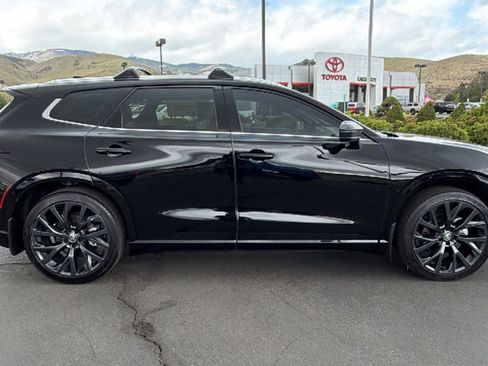 Certified 2025 Toyota Crown Signia AWD/4WD image 2