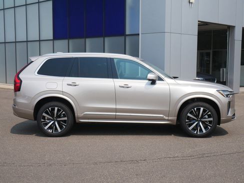 New 2026 Volvo XC90 B6 Core image 2