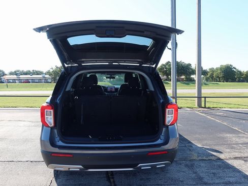 Used 2022 Ford Explorer XLT w/ Equipment Group 202A image 7