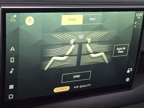 Used 2023 Land Rover Defender 130 X-Dynamic SE image 32