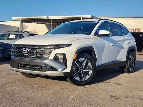 Certified 2025 Hyundai Tucson SEL image 1