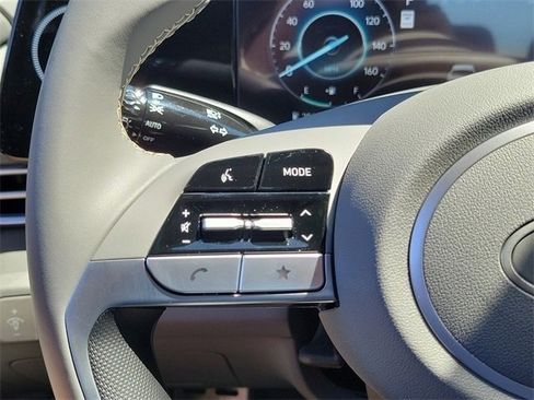 New 2025 Hyundai Elantra SEL image 4