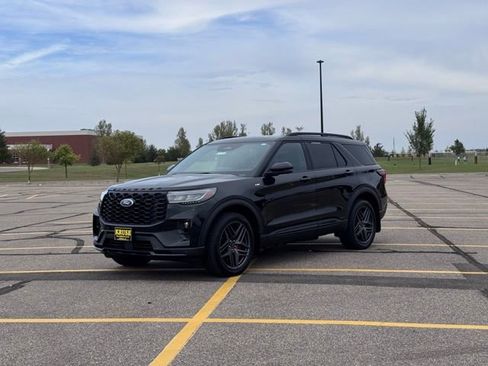 Used 2025 Ford Explorer ST-Line w/ Premium Package image 39