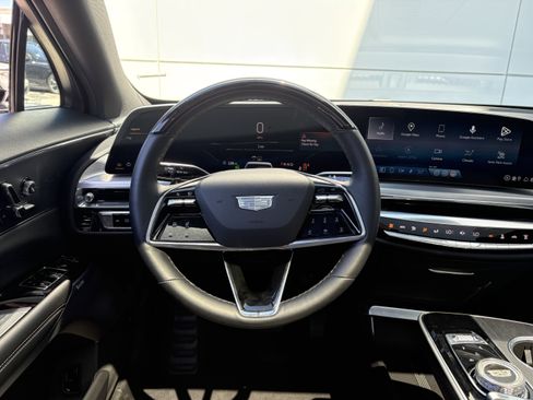 Used 2024 Cadillac Lyriq Luxury AWD/4WD image 16
