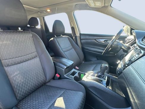 Used 2017 Nissan Rogue SV w/ Sun & Sound Touring Package AWD/4WD image 10