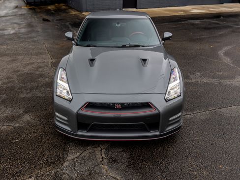 Used 2014 Nissan GT-R Black Edition image 5