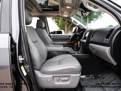 Used 2019 Toyota Sequoia Platinum AWD/4WD image 38