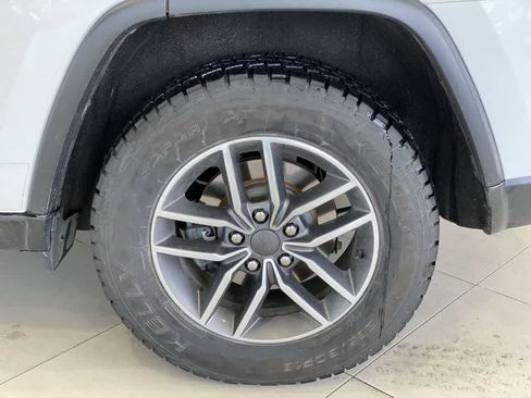 Used 2020 Jeep Grand Cherokee Laredo w/ Quick Order Package 2BN North image 13