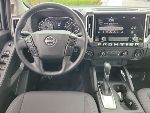 Used 2025 Nissan Frontier SV w/ Tow Package AWD/4WD image 10