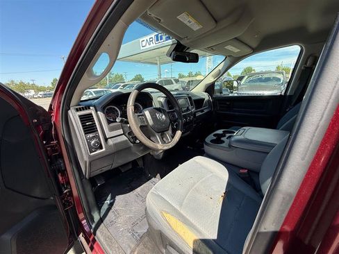 Used 2018 RAM 1500 Express AWD/4WD image 19