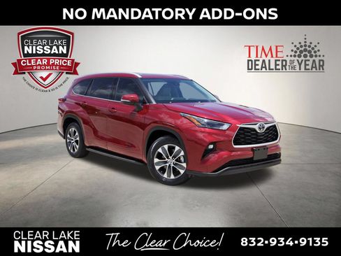 Used 2022 Toyota Highlander XLE FWD image 1