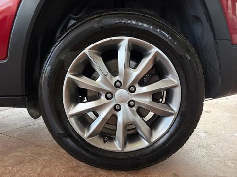 Used 2017 Jeep Cherokee Limited AWD/4WD image 25