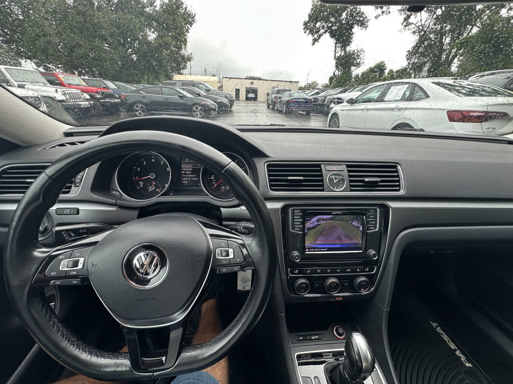 Used 2017 Volkswagen Passat 1.8T R-Line w/ R-Line Lighting Package FWD image 9
