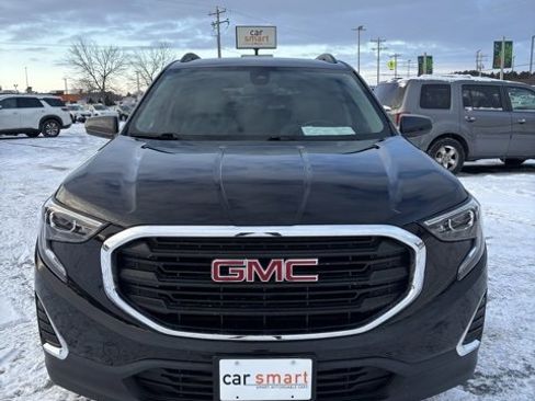 Used 2021 GMC Terrain SLE w/ Driver Convenience Package image 2