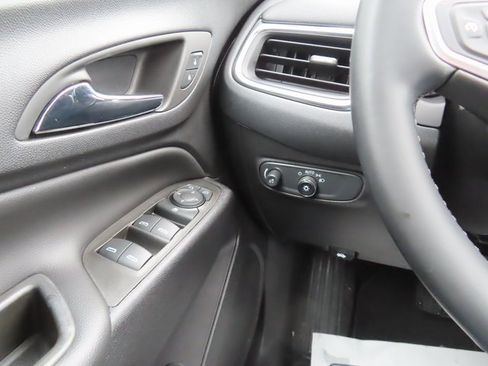 Used 2023 Chevrolet Equinox LT image 31