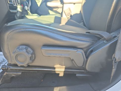 Used 2021 Jeep Gladiator Sport image 14