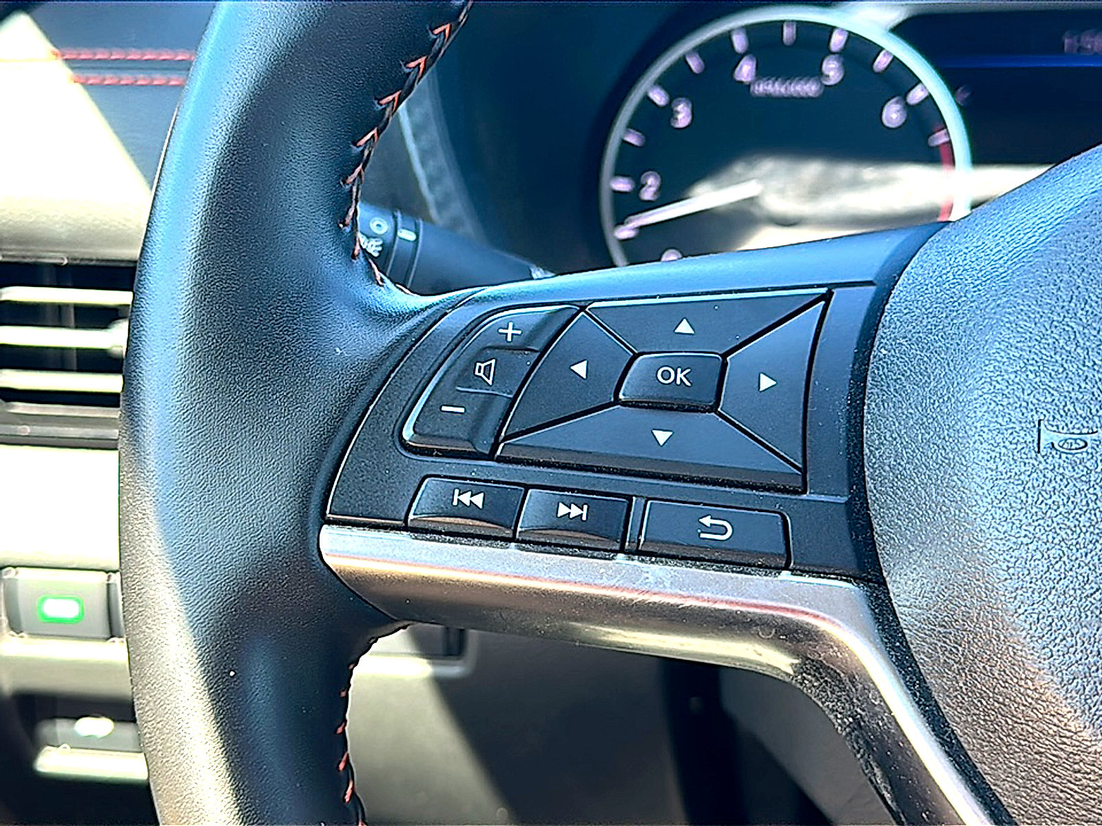 Used 2025 Nissan Sentra SR FWD image 30