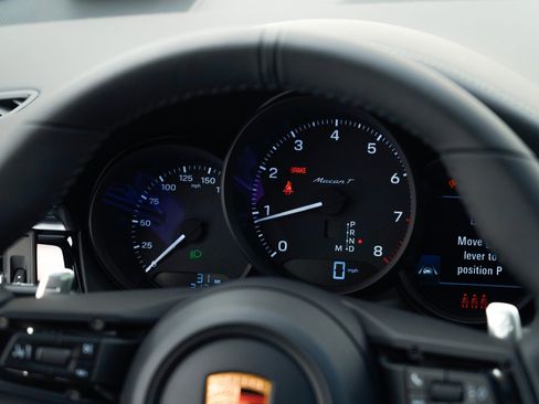 Certified 2026 Porsche Macan Turbo image 20