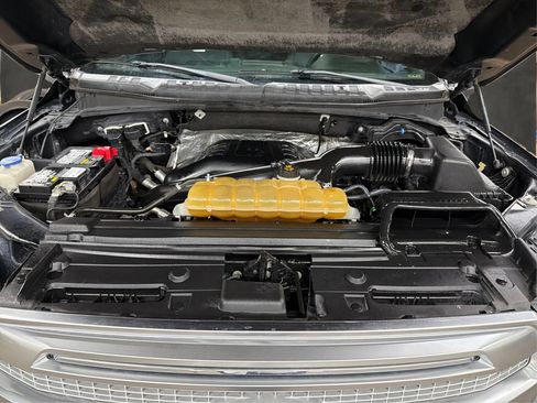 Used 2015 Ford F150 Platinum w/ Equipment Group 701A Luxury AWD/4WD image 9