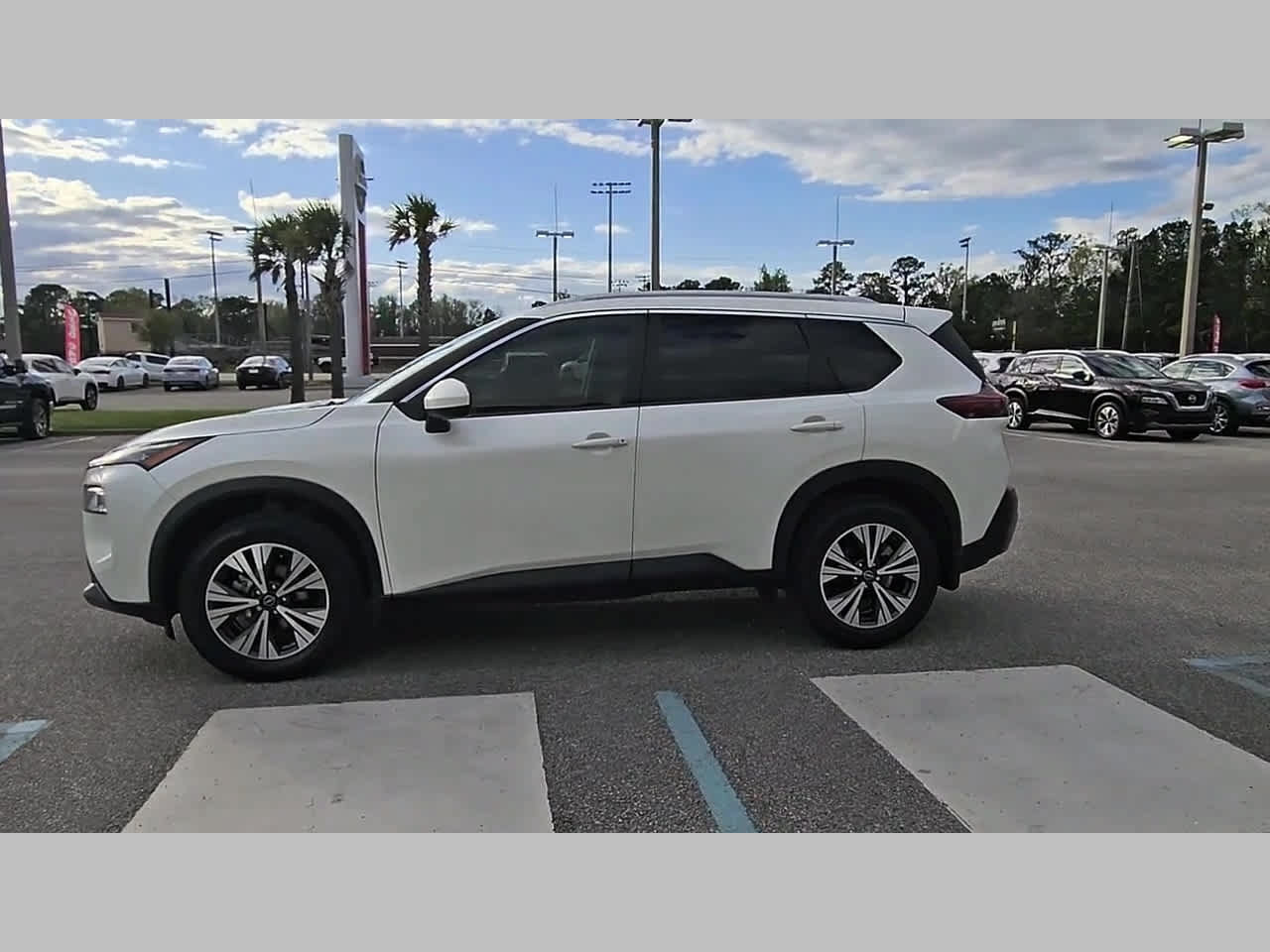 Used 2023 Nissan Rogue SV w/ SV Premium B Package FWD image 27