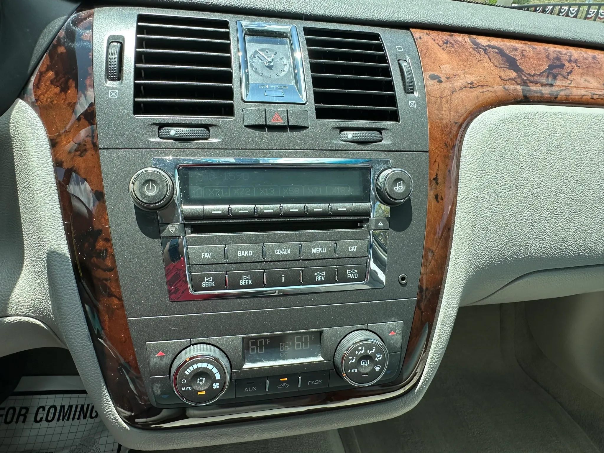 Used 2010 Cadillac DTS Luxury FWD image 37